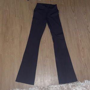 Alo High-Waist Bootcut Legging size XXS